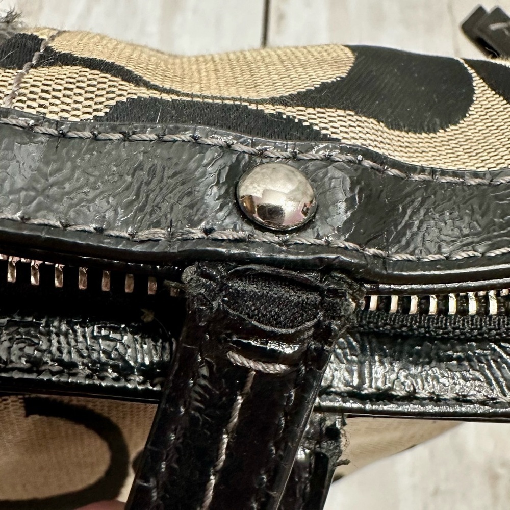 Coach Black and Cream Signature Tote Patent Leather Handles Trim Y2K  Classic - Picture 6 of 16